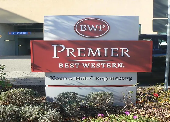 Western Premier Novina