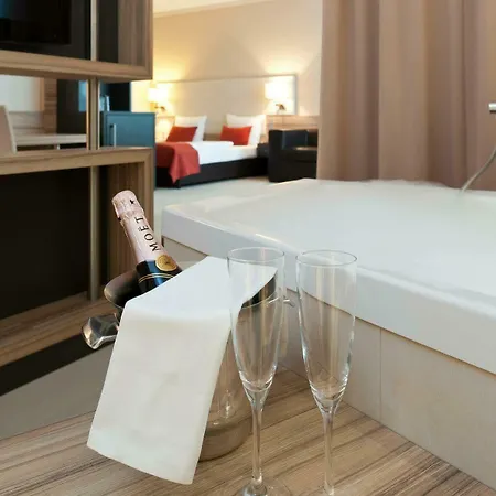 Western Premier Novina 4*